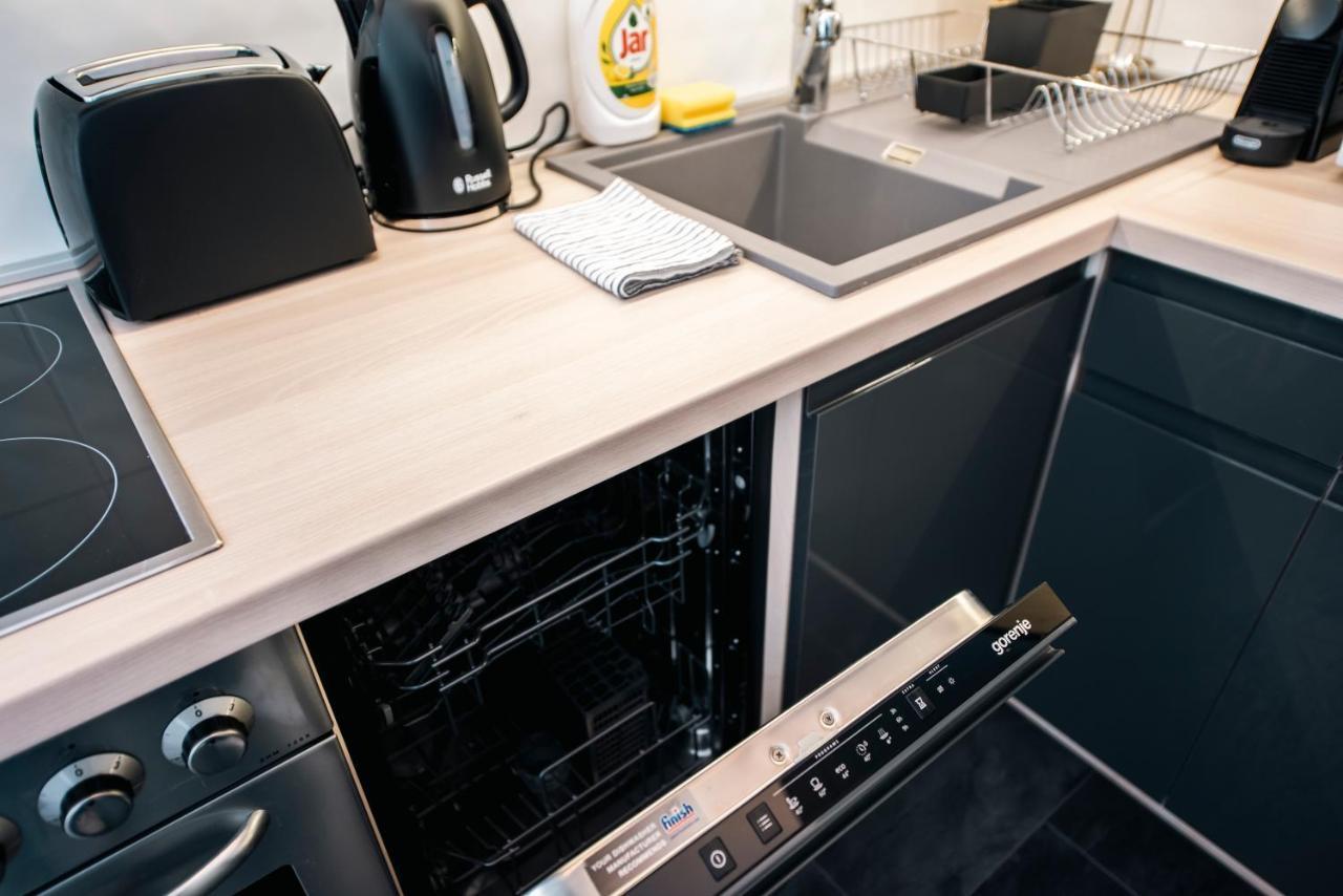 Anavrin Apartman Free Parking Appartement Pécs Buitenkant foto