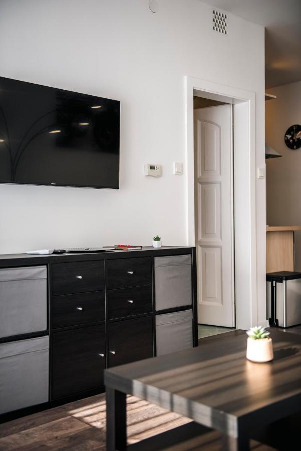 Anavrin Apartman Free Parking Appartement Pécs Buitenkant foto