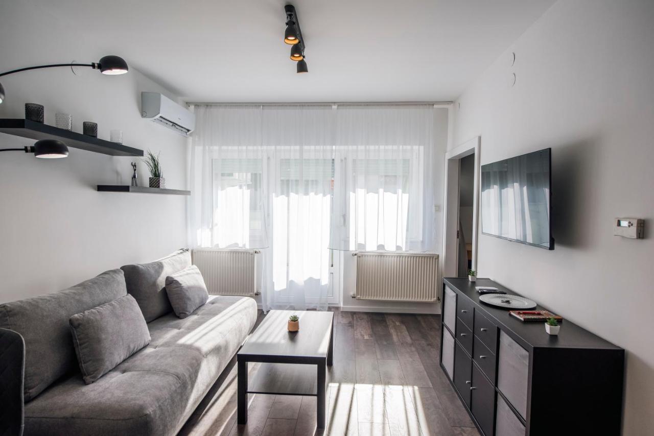 Anavrin Apartman Free Parking Appartement Pécs Buitenkant foto