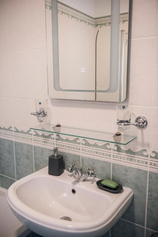 Anavrin Apartman Free Parking Appartement Pécs Buitenkant foto