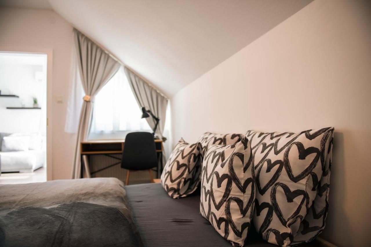 Anavrin Apartman Free Parking Appartement Pécs Buitenkant foto
