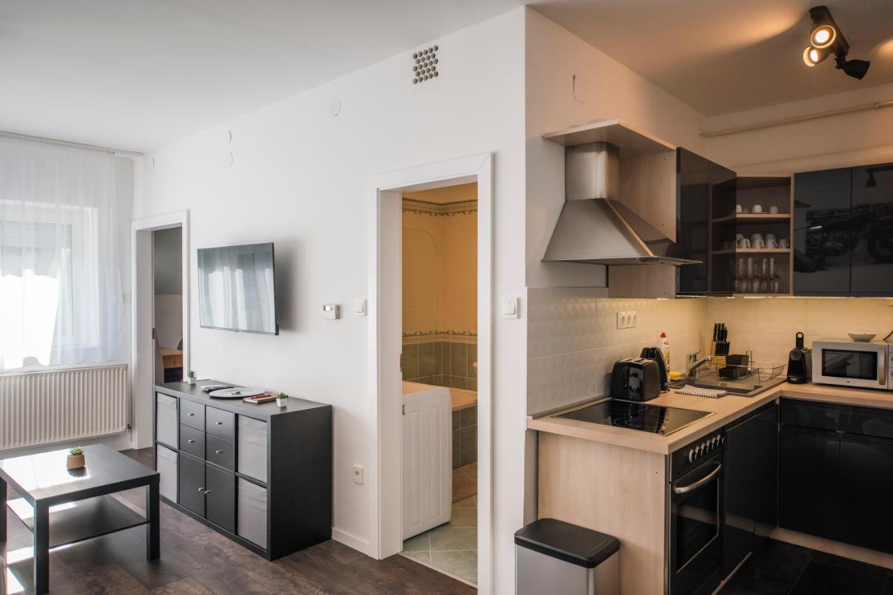 Anavrin Apartman Free Parking Appartement Pécs Buitenkant foto