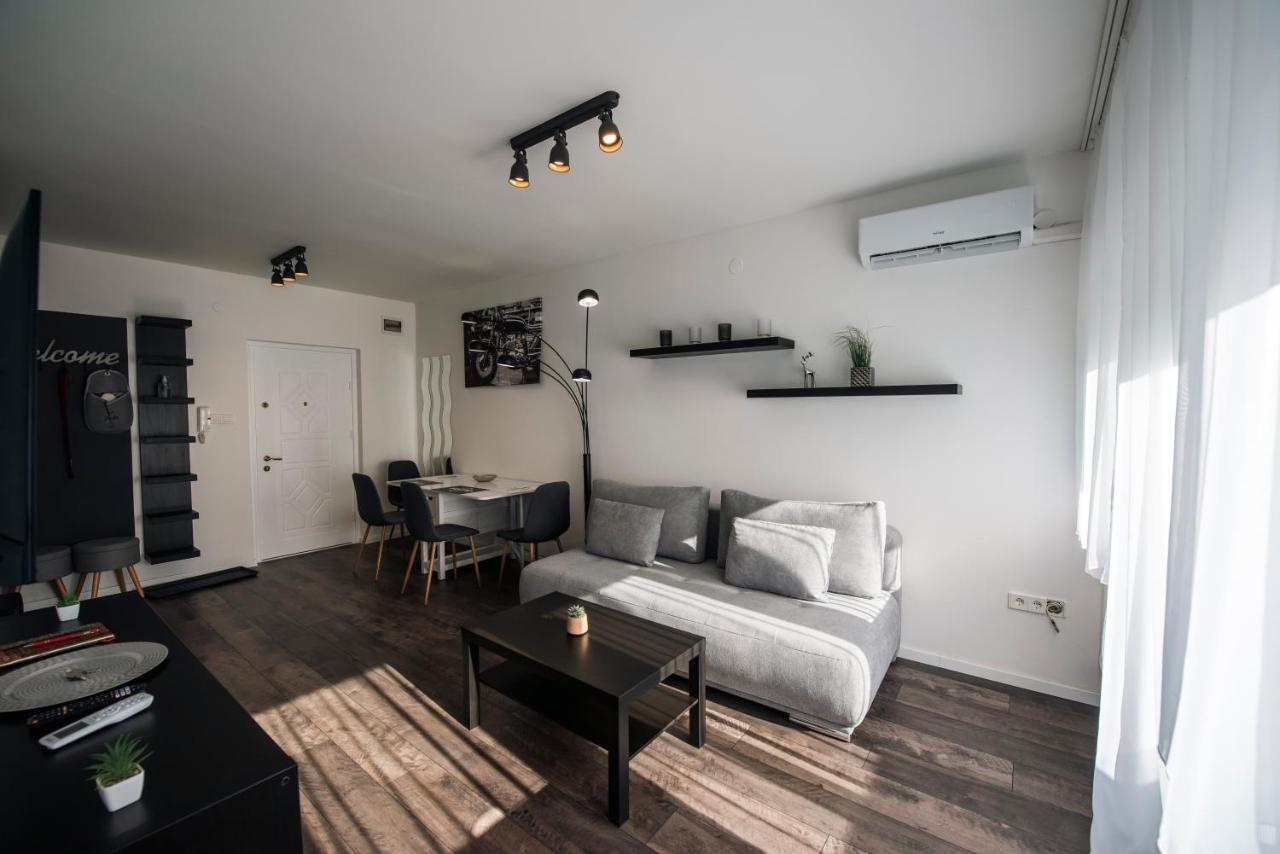 Anavrin Apartman Free Parking Appartement Pécs Buitenkant foto