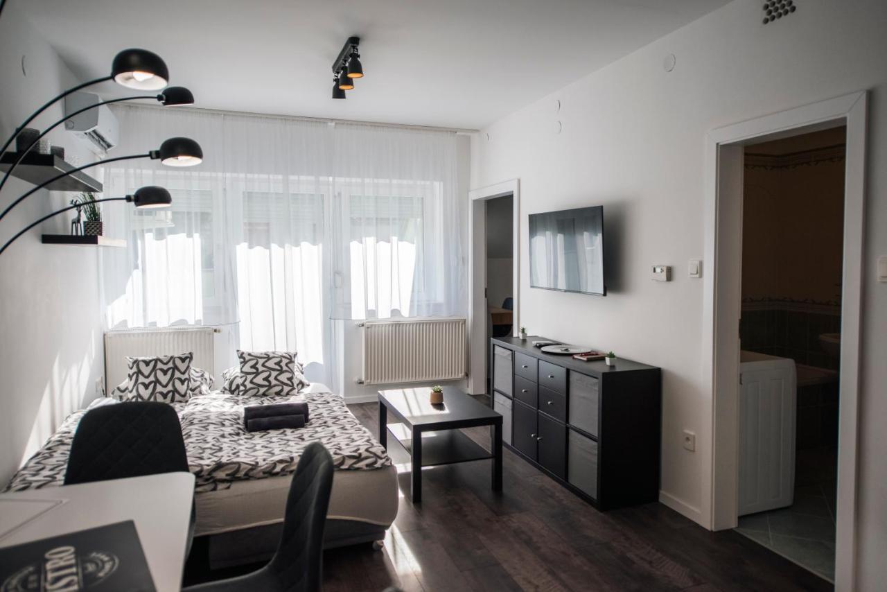 Anavrin Apartman Free Parking Appartement Pécs Buitenkant foto