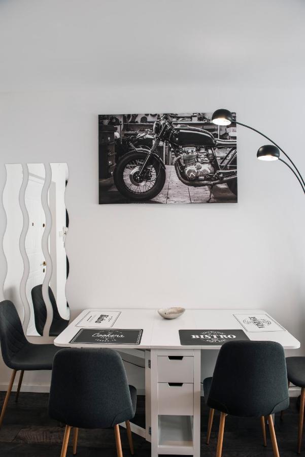 Anavrin Apartman Free Parking Appartement Pécs Buitenkant foto