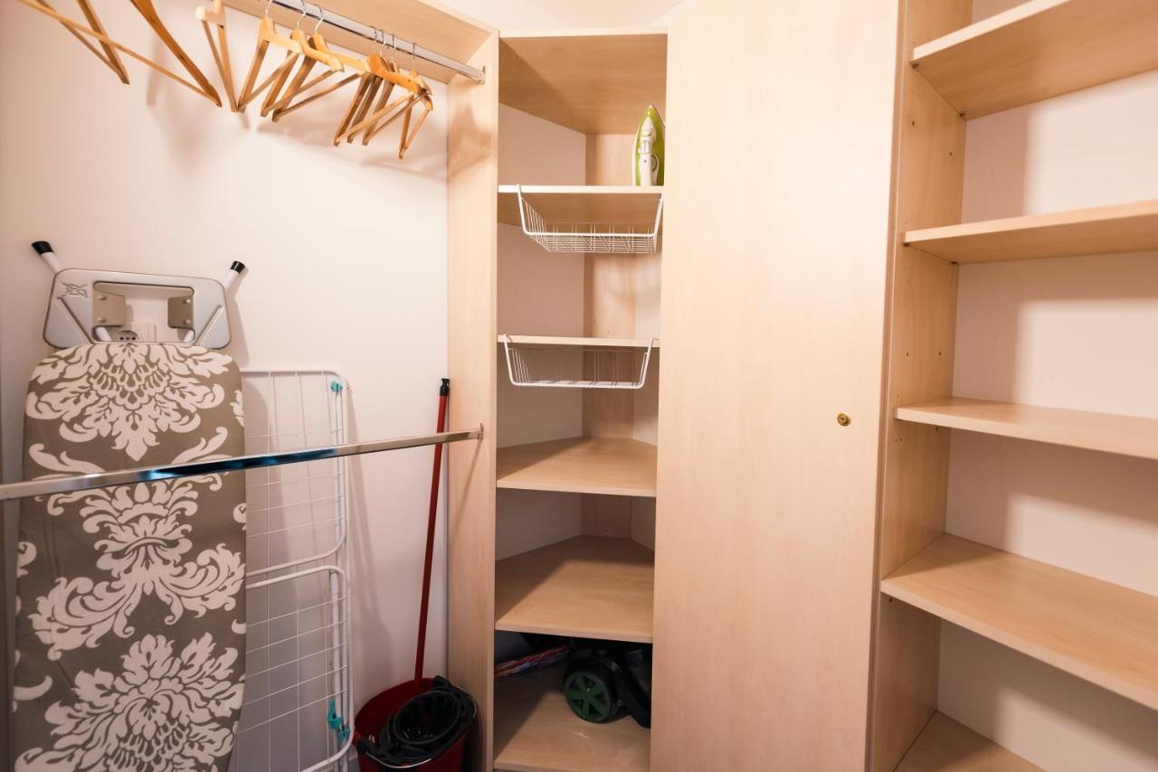 Anavrin Apartman Free Parking Appartement Pécs Buitenkant foto