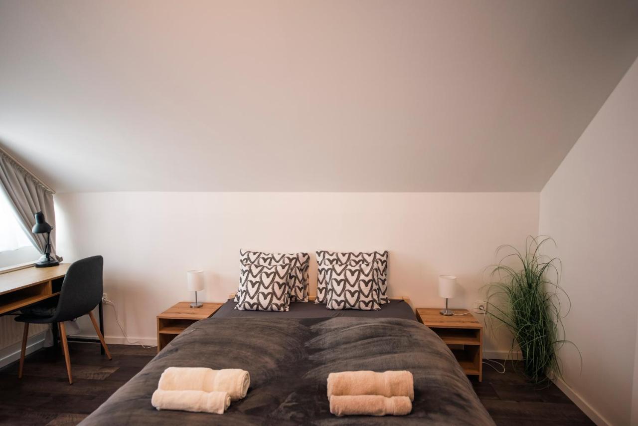 Anavrin Apartman Free Parking Appartement Pécs Buitenkant foto